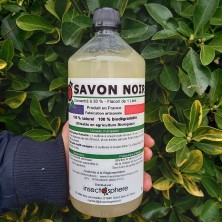 Savon noir concentré Insectosphère® pour nettoyer le miellat de pucerons.