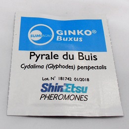 Sachet contenant la capsule de phéromone longue durée contre la pyrale du buis.
