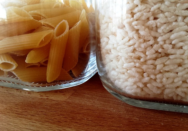 Le riz peut être infesté de larves de mites de farine