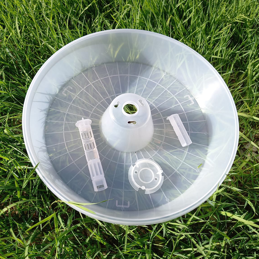 Vue éclatée du piège à phéromone contre Tuta absoluta Piège à phéromone pour la mineuse de la tomate vu de dessus