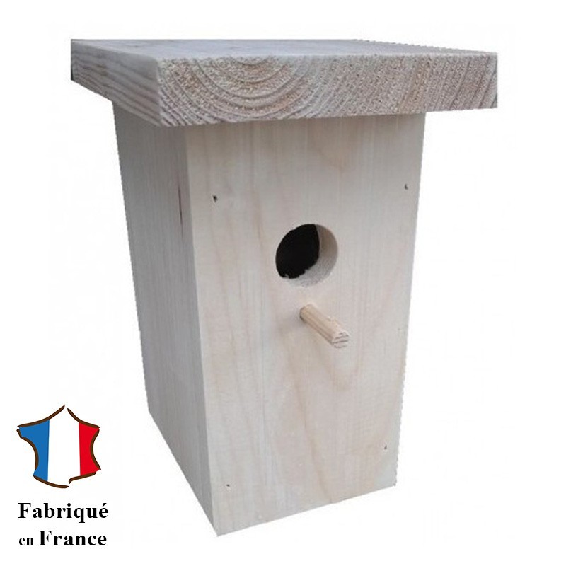 Les moineaux et les mésanges bleues se nourrissent de chenilles de pyrale du buis. Nichoirs à mésanges et moineaux pour acceuillir ces prédateurs de pyrale du buis au jardin.