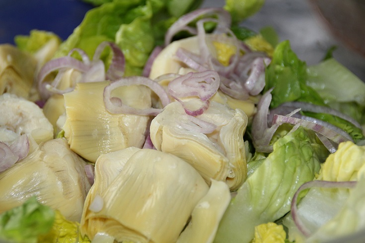 Salade composée à base d'artichauts