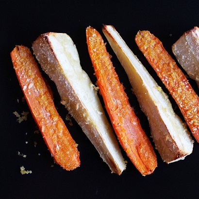 Les panais et carottes du jardin sont délicieux cuits au four.