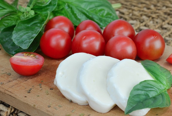Les tomates du jardin ont généralement plus de goût que les tomates industrielles.